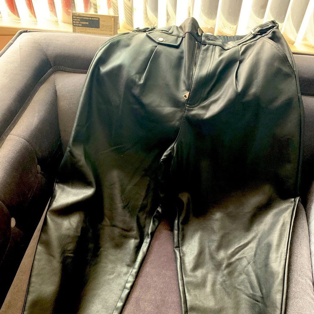 ZARA never worn vinyl pants they are a medium but for me it’s too baggy!